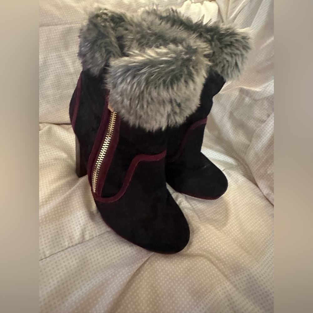 VINTAGE-By June Ambrose Booties size 8W